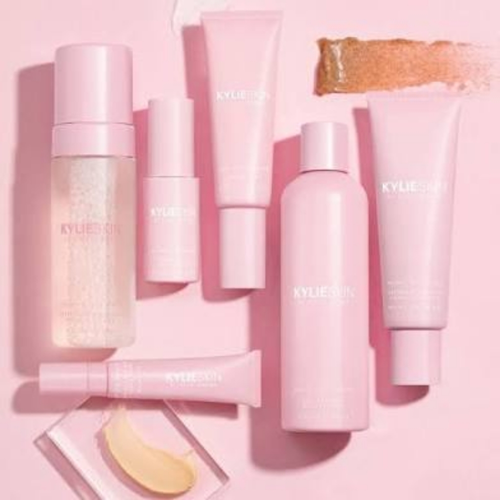 Kylie Skin 6 Piece Face Care Set Full Size Wash Scrub Toner Serum Moisturizer - Picture 2 of 16